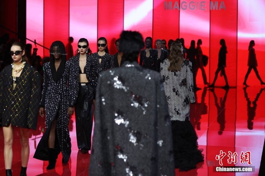中国国际时装周：设计师马婧思携自创品牌亮相