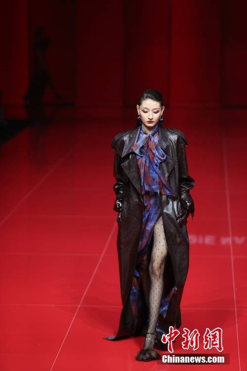 中国国际时装周：设计师马婧思携自创品牌亮相