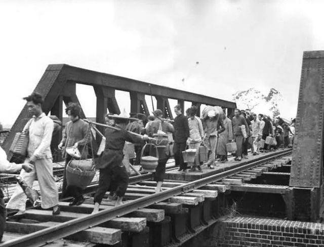 1950年，阵地记者眼中的头条新闻：南朝鲜军被自己的长官切断后路