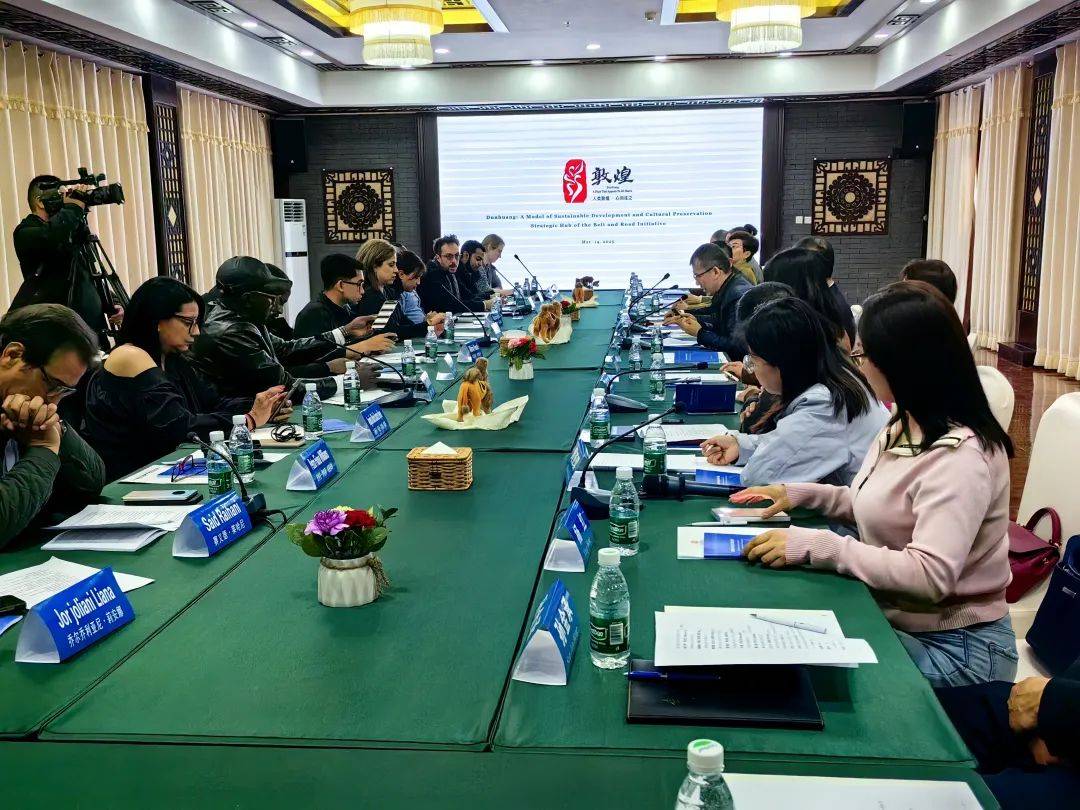 中国国际新闻交流中心外媒记者团一行参访甘肃