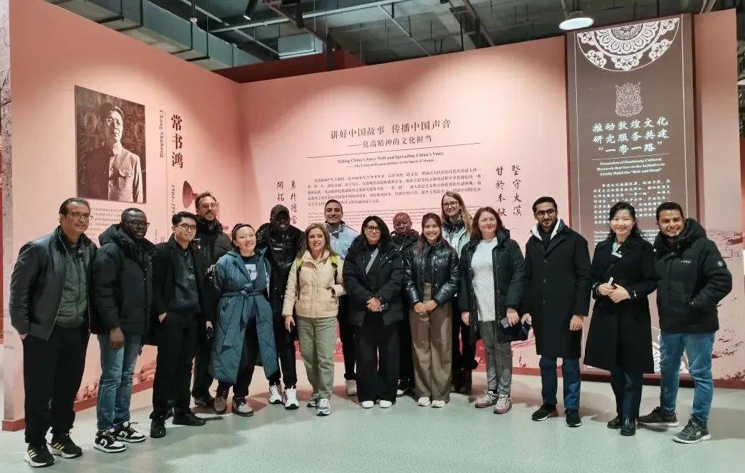 中国国际新闻交流中心外媒记者团一行参访甘肃