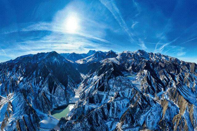 绿电奔涌出天山 动能澎湃向“新”行