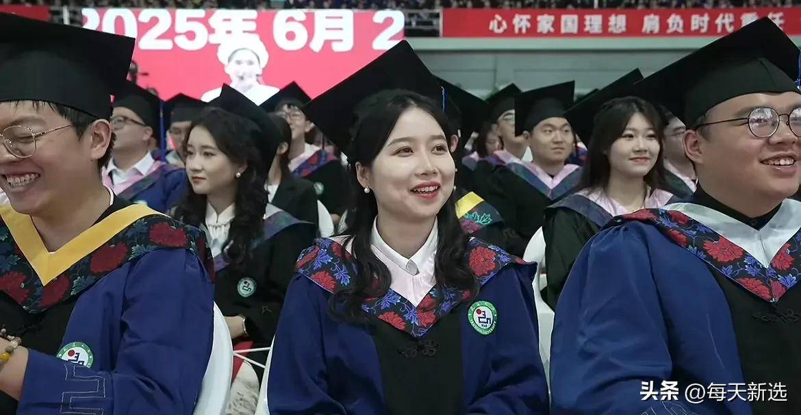 延边大学食堂阿姨火了，最新消息新闻和极目新闻发文，本人婉拒采访！