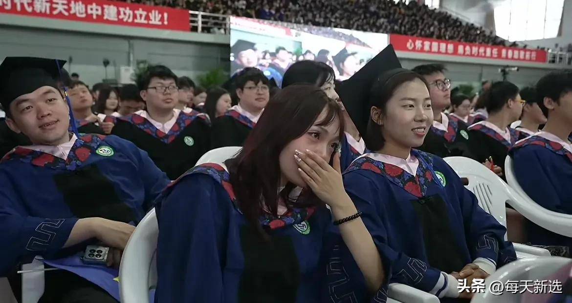 延边大学食堂阿姨火了，最新消息新闻和极目新闻发文，本人婉拒采访！