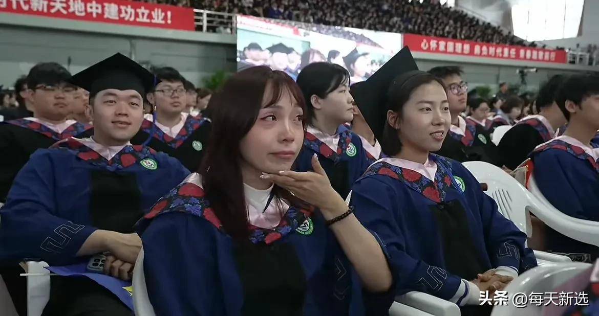 延边大学食堂阿姨火了，最新消息新闻和极目新闻发文，本人婉拒采访！
