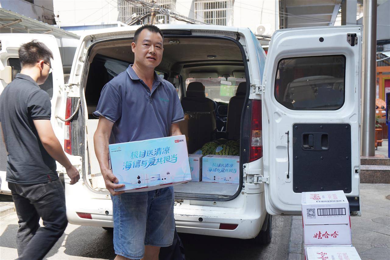 极目送清凉大型公益活动首站启动，极目新闻携手海信集团走进汉口老甫社区