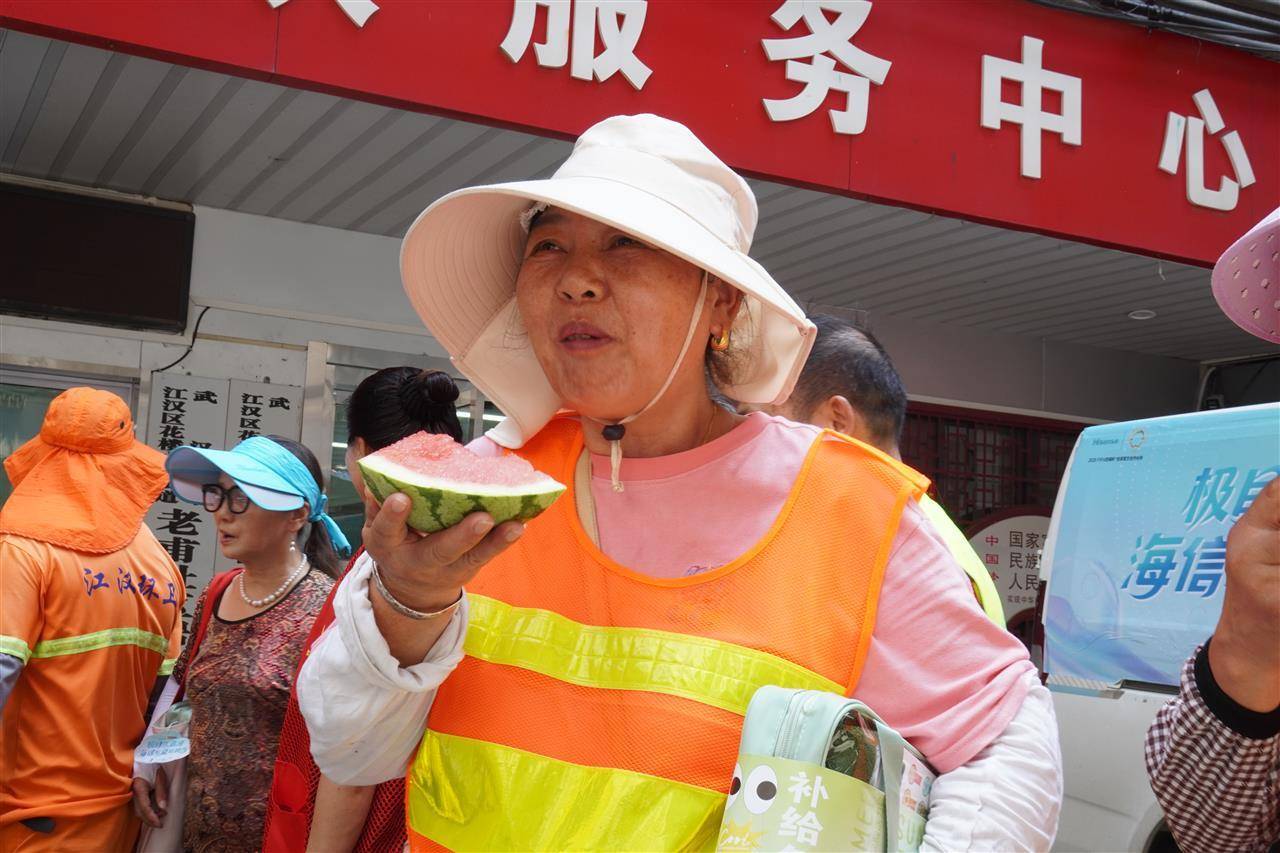 极目送清凉大型公益活动首站启动，极目新闻携手海信集团走进汉口老甫社区
