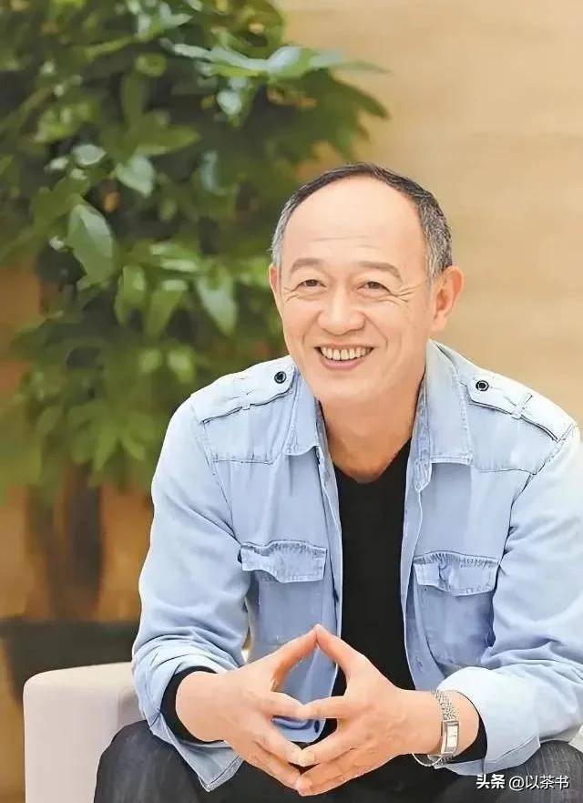 他是台湾老戏骨，天生反派脸，大器晚成，如今搭档杨洋终于火了