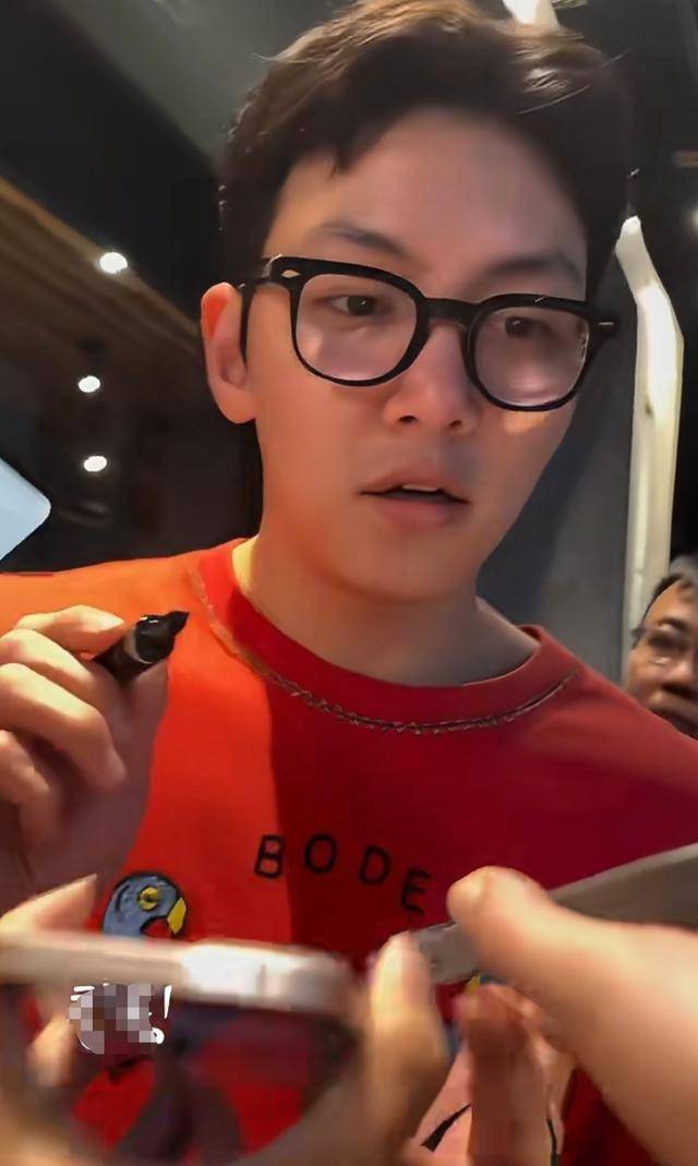 池昌旭现身台湾，37岁状态似少年，素颜怼脸拍也这么帅气