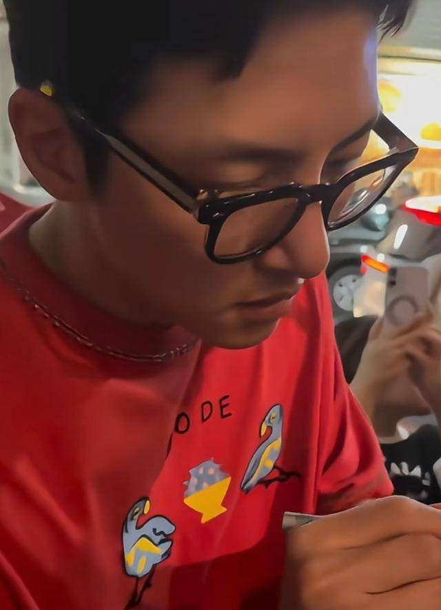 池昌旭现身台湾，37岁状态似少年，素颜怼脸拍也这么帅气