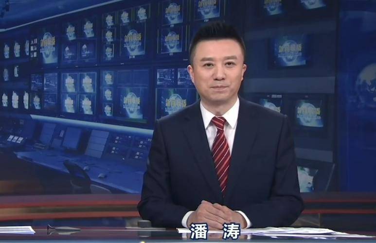她是新闻联播首位90后主持人，神似刘亦菲，被誉为新晋女神