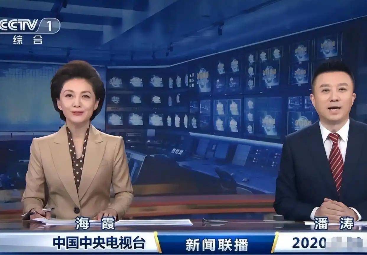 新闻联播主持人为何不低头？他们全背下来？真相令人惊叹