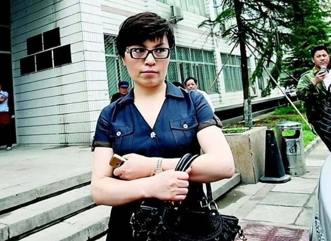 《新闻联播》主持人李瑞英，万万没想到的遗憾，竟是一通电话