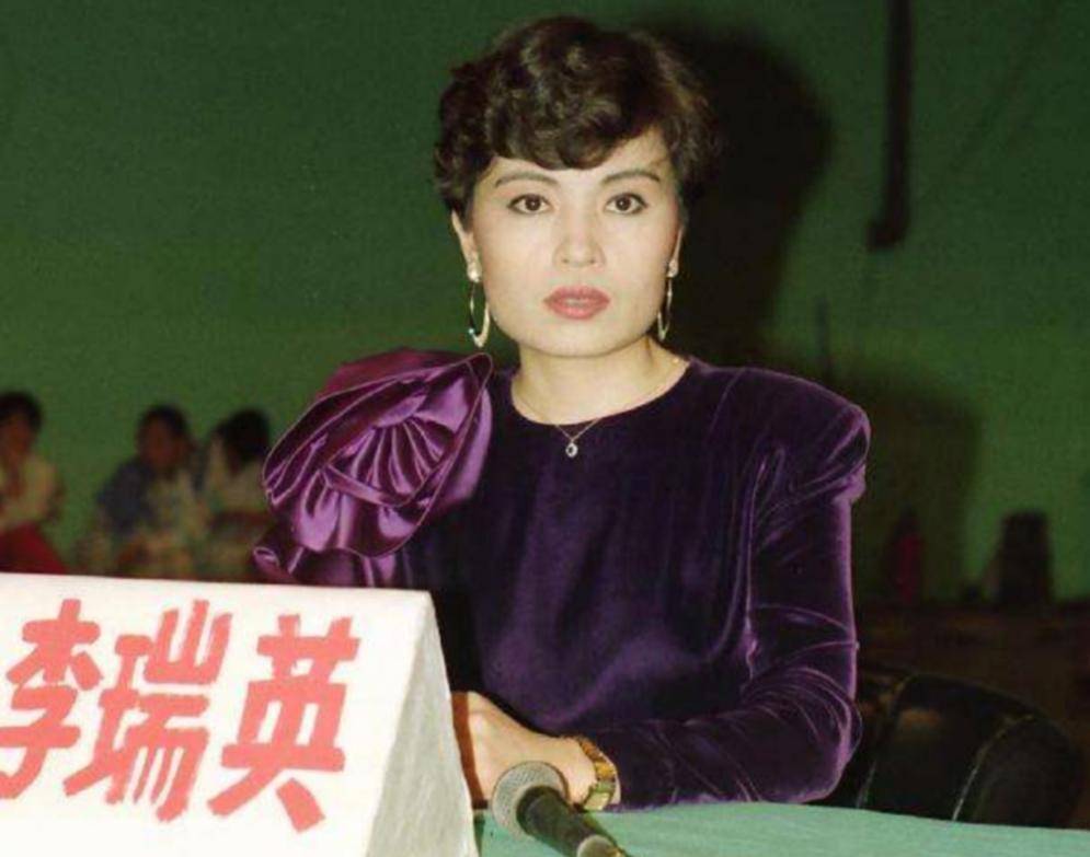 《新闻联播》主持人李瑞英，万万没想到的遗憾，竟是一通电话