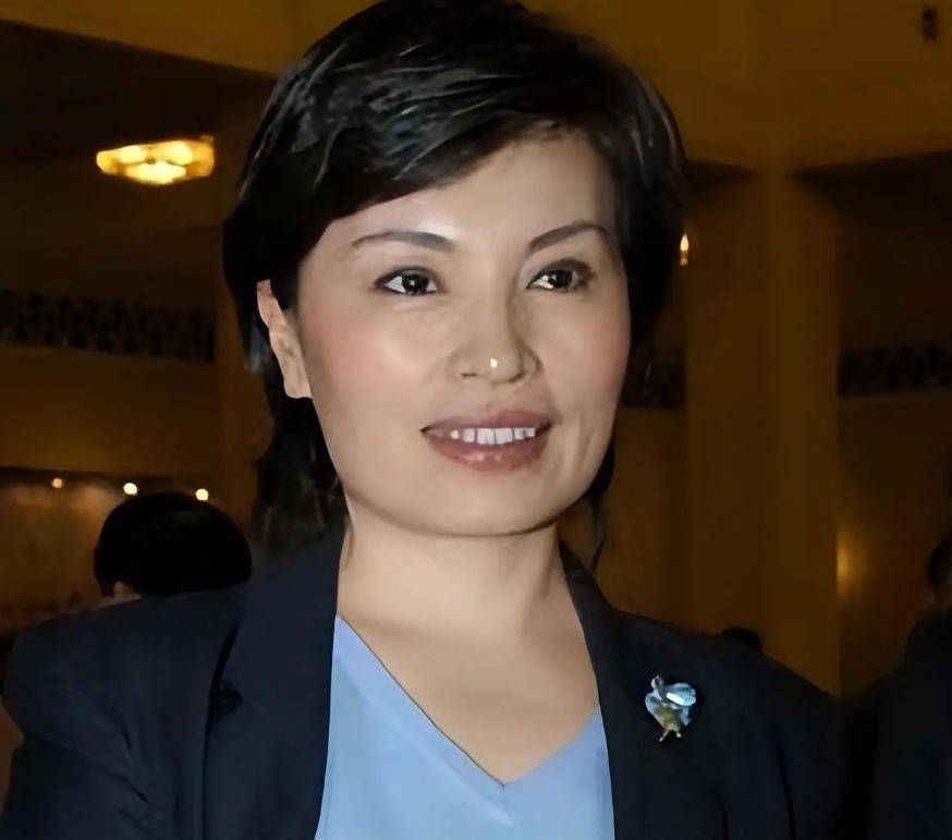 《新闻联播》主持人李瑞英，万万没想到的遗憾，竟是一通电话