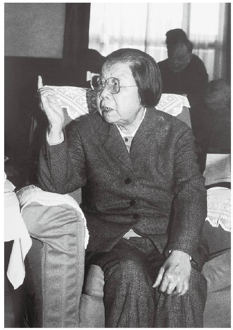 央视杨君访谈中央电视台《新闻联播》主持人李娟：您美丽的微笑胜过任何语言