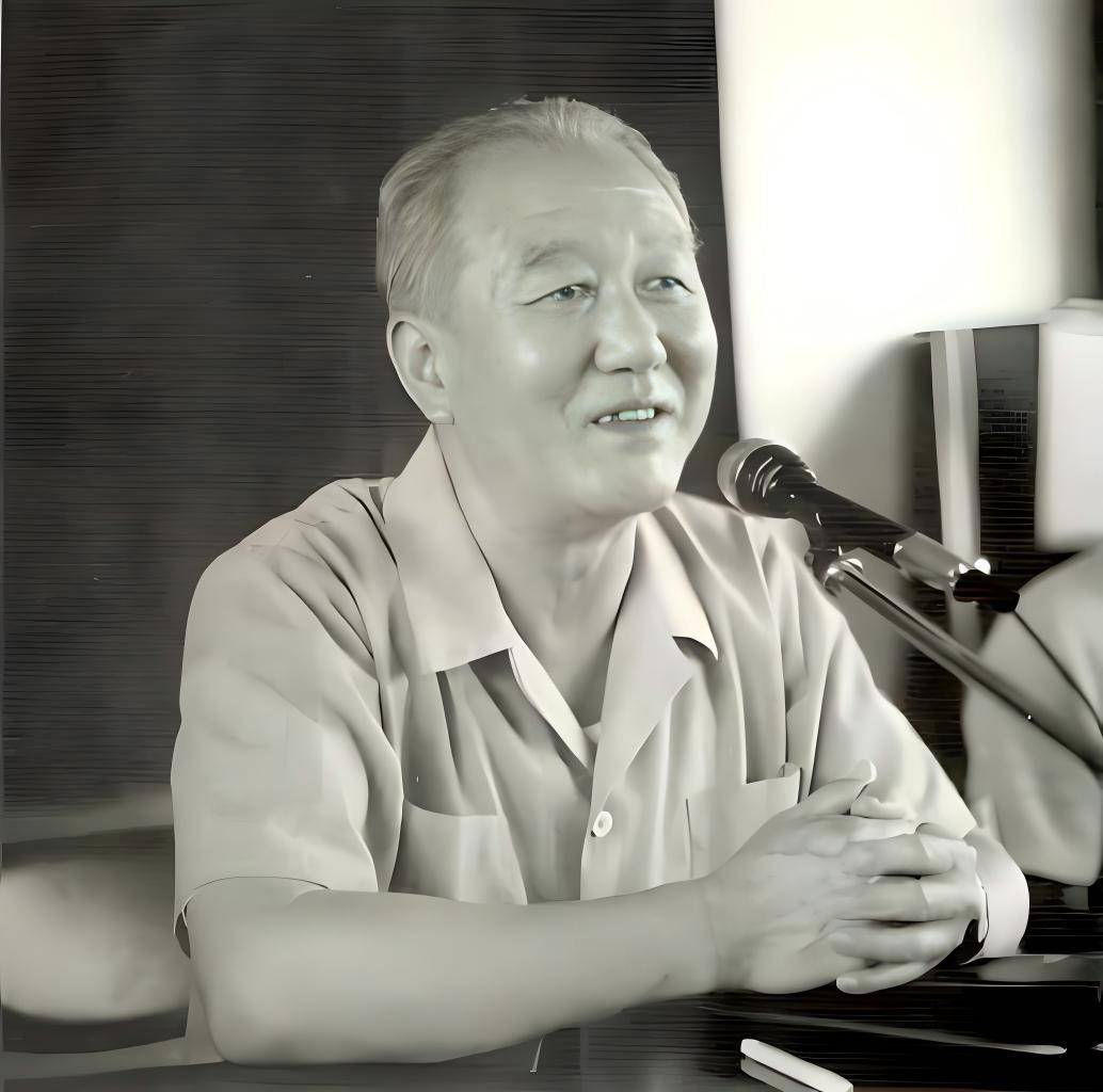央视杨君访谈中央电视台《新闻联播》主持人李娟：您美丽的微笑胜过任何语言