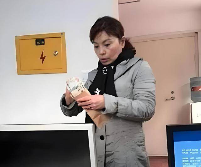 万万没想到，《新闻联播》主持人李瑞英，最大的遗憾竟是一通电话