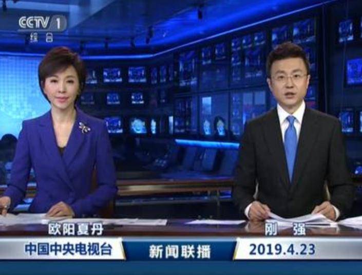 新闻联播主持人从不低头念稿，背下来了吗？揭秘背后秘密，涨知识！